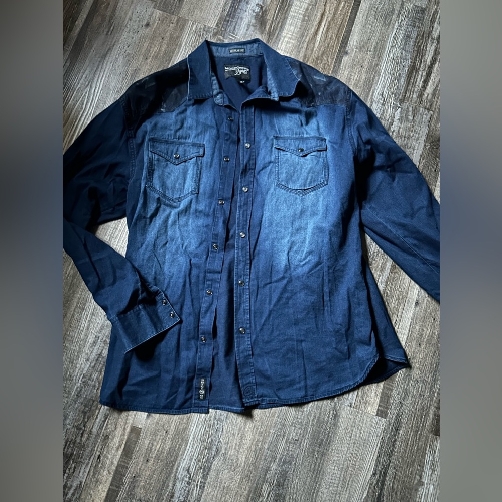 Unisex Button up denim jacket size large moonshine spirit like new.